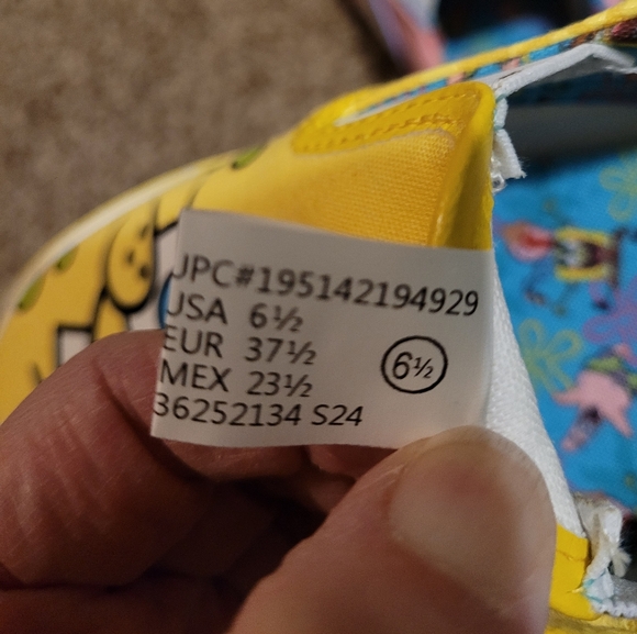 Nickelodeon SpongeBob Women's Slip-On Canvas Sneakers - Picture 6 of 6